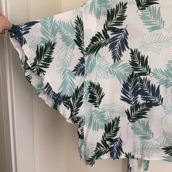 Skies Are Blue Tropical Palm Gauzy Ruffled Bat Wing Aloha Tie Top Size Large - Picture 9 of 10